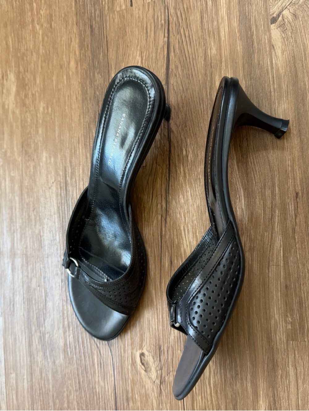 Vintage Banana Republic Black Leather Open-Toe Kitten Heel Mule kitten heels - Picture 8 of 9
